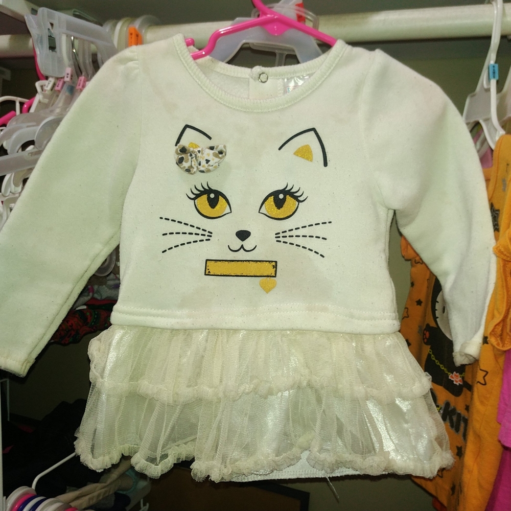 2 sweaters - Picture 2 of 12